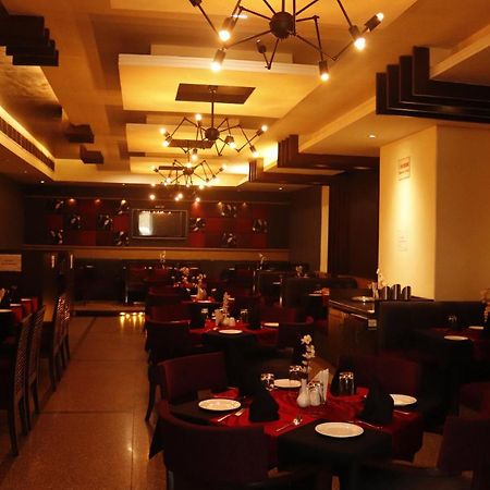 Hotel Parbhat Inn Panchkula Bagian luar foto